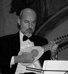 Sonata for mandolin (violin) and basso continuo in e-moll, K 81,  (Scarlatti)