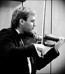 Beautiful Violin in a beautiful ambient,  (Yusupova)